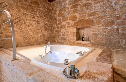 Camerino House | Authentic residence in the middle of nature with pool.