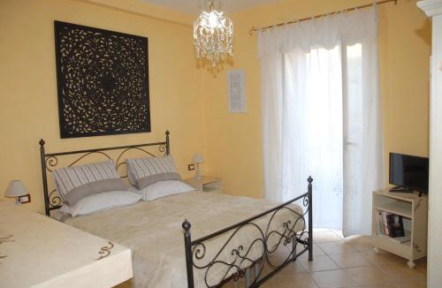 Ronciglione Apartment | Authentic Room