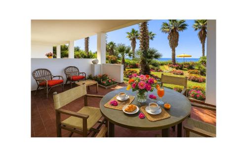 Briatico Apartment | Awesome Apartment In Briatico With House Sea View