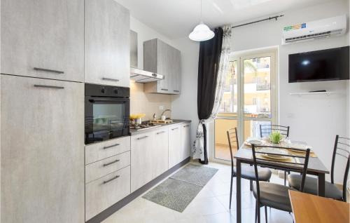 Stignano Mare Apartment | Awesome Apartment In Caulonia Marina With Wifi