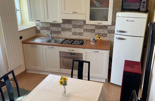 Sala Apartment | B&b DA FELICE MONOLOCALE