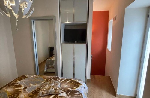 Sala Apartment | B&b DA FELICE MONOLOCALE