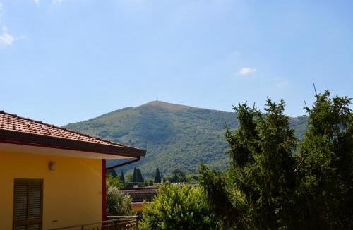 Castel Morrone Bed & Breakfast | B&B Gentile