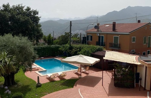 Ogliara Bed & Breakfast | B&B La Rosa: large apartment with modern kitchen (sleeps 3)