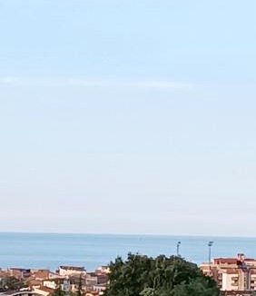 Vasto House | B&B "LE LUCI" SUPER CAMERA IN ATTICO interno 3 rose rosse