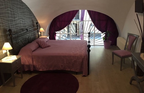 Roman Quarter Bed & Breakfast | B&B Turin Très Chic. In the historic center with its own entrance