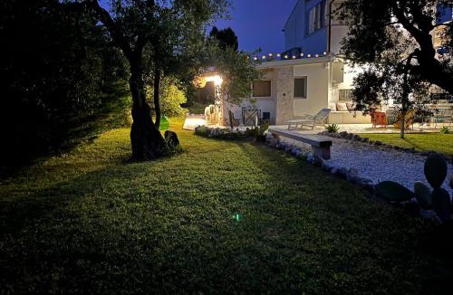 Trani Bed & Breakfast | B&B Villa Mediterranea with private parking