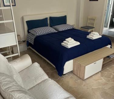 Trani Bed & Breakfast | B&B Villa Mediterranea with private parking