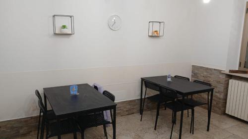 Manoppello Bed & Breakfast | B612 bed & breakfast CAMERE ROSA VOLPE AVIATORE
