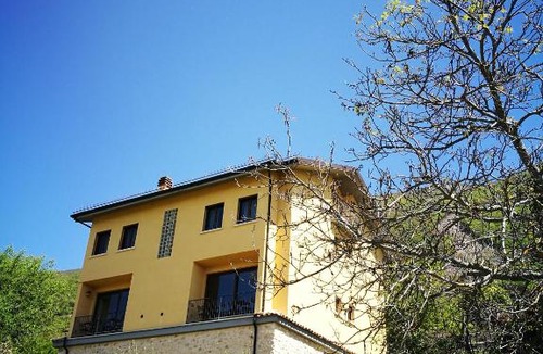 Villa Santa Lucia degli Abruzzi Bed & Breakfast | Bacca Blu