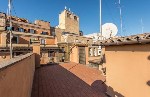 Rione II Trevi Apartment | Barberini Cozy Terrace