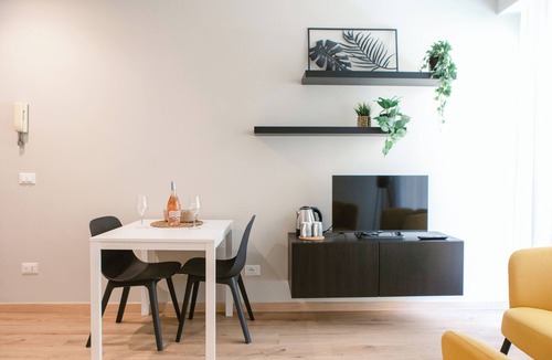 Municipio 2 Apartment | [Bari Oberdan Home & Charm 1] Central Apartment