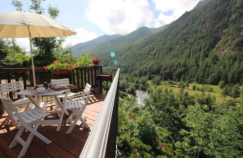 Ala di Stura Ski Chalet | Baus's Cabins. A mountain cabin in the village—warm, cozy, and offering breathtaking views.
