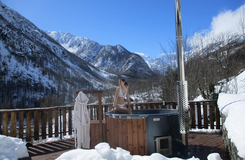 Ala di Stura Cabin | Baus's Cabins. Independent mountain cabin with panoramic views overlooking the valley and the stream