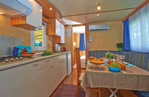 Baia Domizia Ski Chalet | Beach Chalet Pool & Veranda