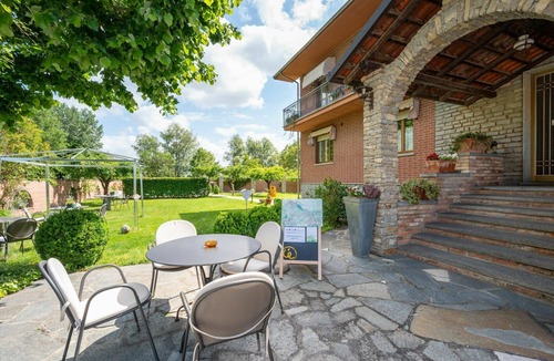 Castagnole delle Lanze Apartment | Beautiful apartment for 4 guests with WIFI, A/C, pool, TV and patio