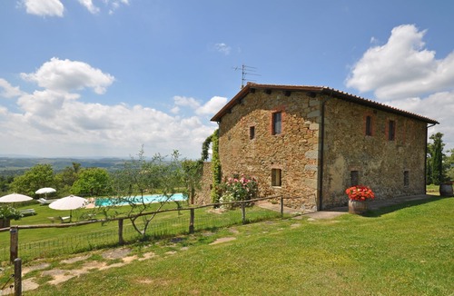 Castelnuovo Berardenga Apartment | Beautiful apartment for 2 people with pool, A/C, WIFI, pets allowed and panoramic view