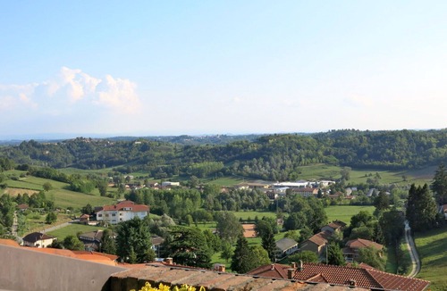 Montechiaro dʼAsti Apartment | Beautiful apartment for 2 guests with A/C, WIFI, TV, patio and pets allowed