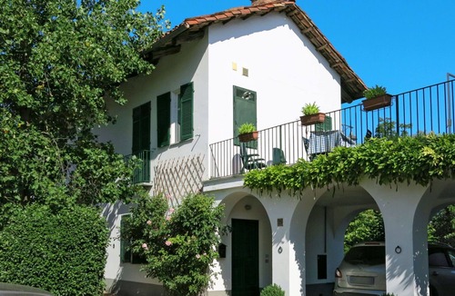 San Damiano dʼAsti Villa | Beautiful apartment in villa with pool, WIFI, TV, terrace, pets allowed, panoramic view and park...