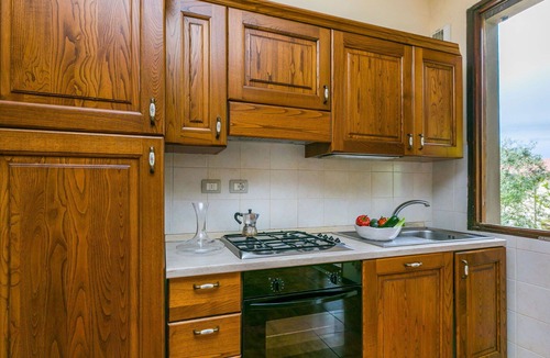 Badia Agnano Apartment | Beautiful apartment for 5 people with WIFI, pool, TV, patio, pets allowed and panoramic view