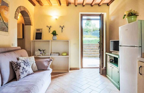 Massa Marittima Apartment | Beautiful apartment for 6 guests with WIFI, pool, TV and patio