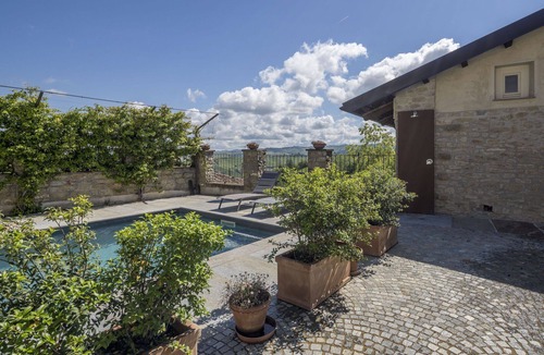 Monforte d'Alba Apartment | Beautiful apartment for 4 people with pool, WIFI and balcony, close to Alba