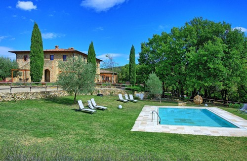 Simignano Apartment | Beautiful apartment for 3 guests with WIFI, pool, TV and pets allowed