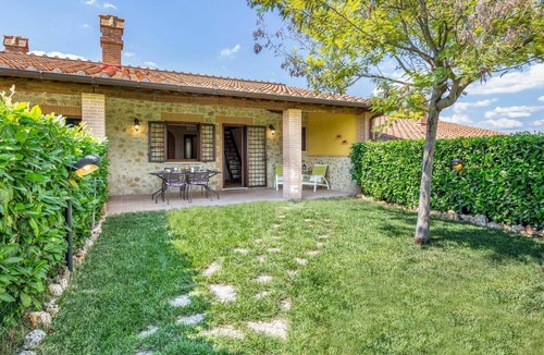 Montoro Villa | Beautiful apartment in villa with WIFI, pool, hot tub, A/C, TV, panoramic view and parking