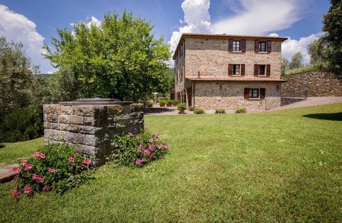 Pieve di Chio House | Beautiful apartment in villa with A/C, pool, WIFI, pets allowed and panoramic view, close to Cor.