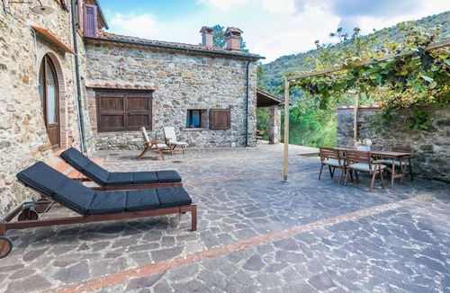 Montieri Apartment | Beautiful apartment for 13 people with WIFI, TV, patio and pets allowed