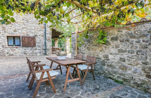 Montieri Apartment | Beautiful apartment for 13 people with WIFI, TV, patio and pets allowed