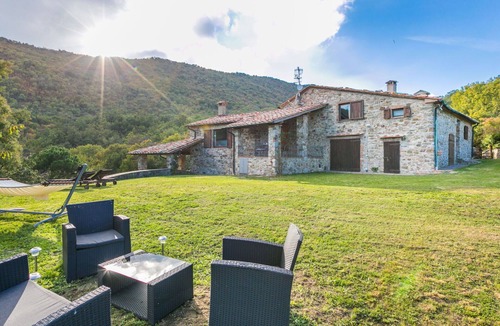 Montieri Apartment | Beautiful apartment for 13 people with WIFI, TV, patio and pets allowed