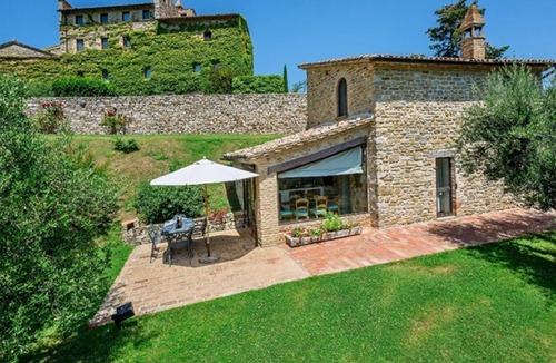 Umbertide Apartment | Beautiful apartment for 6 guests with A/C, pool, WIFI, TV, panoramic view and parking