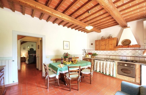 Peccioli Apartment | Beautiful apartment for 6 people with WIFI, pool, A/C, TV, pets allowed and panoramic view