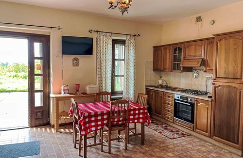 Asti Apartment | Beautiful apartment for 4 guests with WIFI, TV, patio, pets allowed and panoramic view