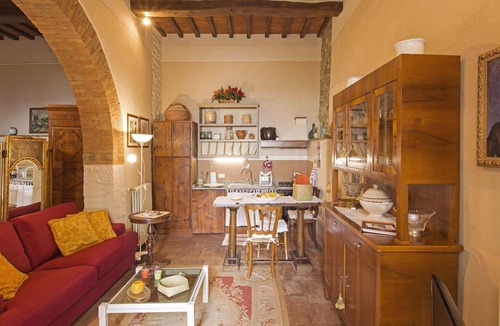Cortona Old Town Apartment | Beautiful apartment for 3 people with hot tub, WIFI and TV