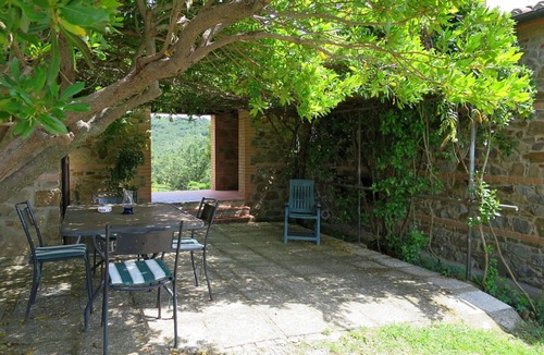 Paciano Villa | Beautiful apartment in villa for 6 guests with WIFI, pool, TV, terrace and pets allowed