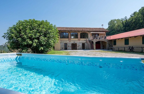 Somano House | Beautiful apartment in villa with pool, WIFI, TV, terrace, pets allowed, panoramic view and park.
