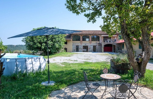 Somano House | Beautiful apartment in villa with pool, WIFI, TV, terrace, pets allowed, panoramic view and park.
