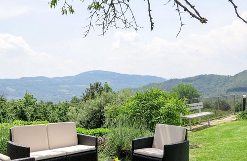 Cortemilia Villa | Beautiful apartment in villa for 2 guests with pool, WIFI, patio, pets allowed and parking