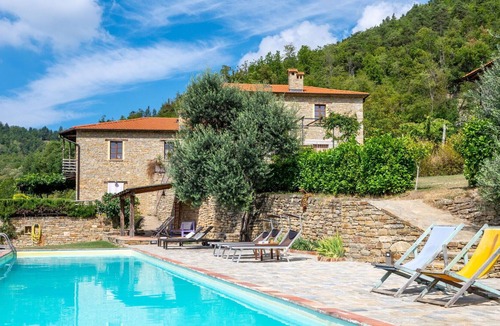 Cortemilia Villa | Beautiful apartment in villa for 2 guests with pool, WIFI, patio, pets allowed and parking