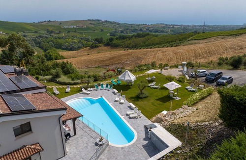 Citta Sant'Angelo Villa | Beautiful apartment in villa for 4 guests with A/C, WIFI, pool, TV, patio and pets allowed