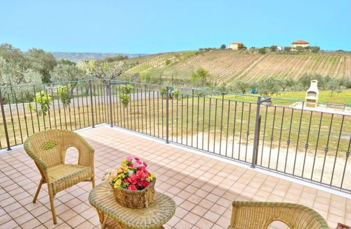 Tollo House | Beautiful apartment in villa for 4 guests with WIFI, A/C and terrace