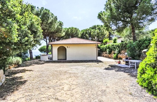 Madonna delle Grazie House | Beautiful apartment in villa for 6 guests with A/C, WIFI, TV, terrace and pets allowed