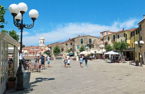 Madonna delle Grazie House | Beautiful apartment in villa for 6 guests with A/C, WIFI, TV, terrace and pets allowed
