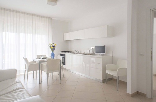 Marina di Vasto Apartment | Beautiful apartment for 4 guests with A/C, pool, WIFI, TV, patio and pets allowed
