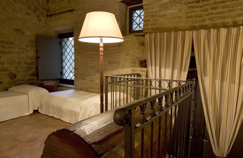 Montefalco Apartment | beautiful flat with pool in the center of Montefalco