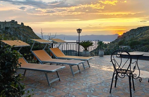 Motta San Giovanni House | Beautiful home in Motta San Giovanni with WiFi