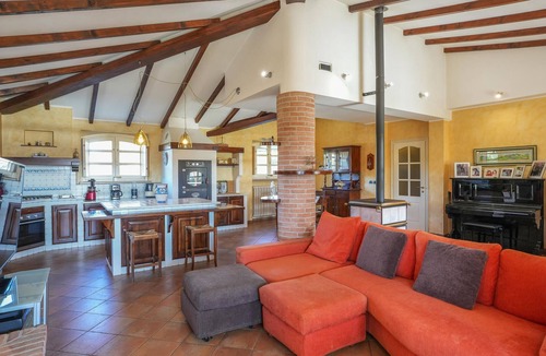 Oratino House | Beautiful home in Oratino with sauna
