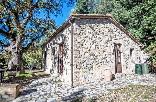 Pari Villa | Beautiful private villa for 4 people with WIFI, patio, pets allowed and panoramic view